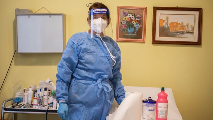 I tormenti del medico di famiglia: “Non farò mai tamponi per Covid in studio”