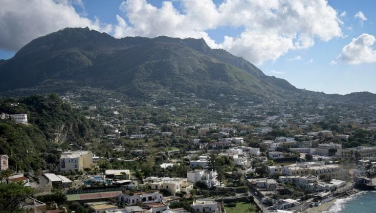False residenze sull’isola d’Ischia si muove la Procura: 141 indagati