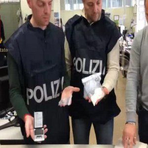 Milano, prestanome per la banda delle carte clonate: in cambio c'era la cocaina 