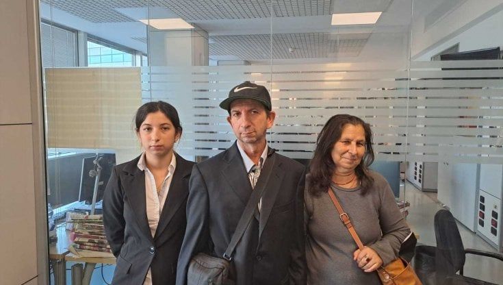 Disabile in coma, la mamma di Hasib: "I poliziotti l'hanno massacrato di botte, preso per i piedi e buttato giù dalla finestra come spazzatura"