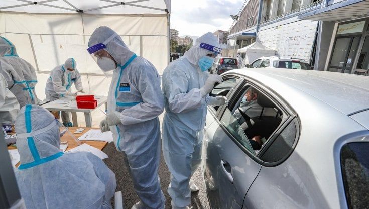 Coronavirus Campania, 1694 nuovi contagi su oltre 21mila tamponi