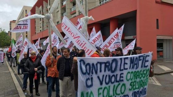 Potenza, corteo contro l’eolico selvaggio
