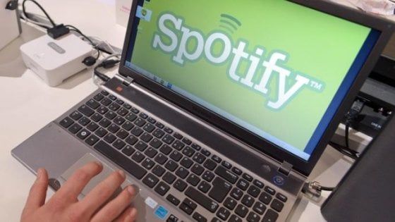 Spotify, causa da 1,6 miliardi dollari per diritti d'autore. Dai Doors a Neil Young