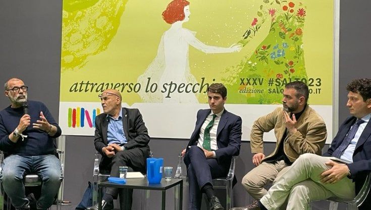 La destra sbarca al Salone del libro: “Zerocalcare? Un cretino. E Murgia sfrutta la sua malattia”
