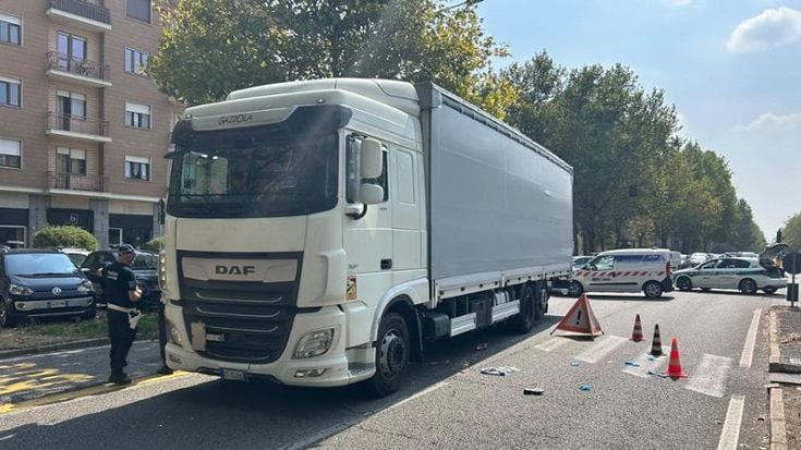 Camion investe e uccide anziana di 97 anni a Torino
