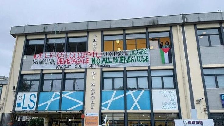 Acerra, 70 studenti sospesi: occuparono il liceo per protestare contro inceneritore e Terra dei Fuochi