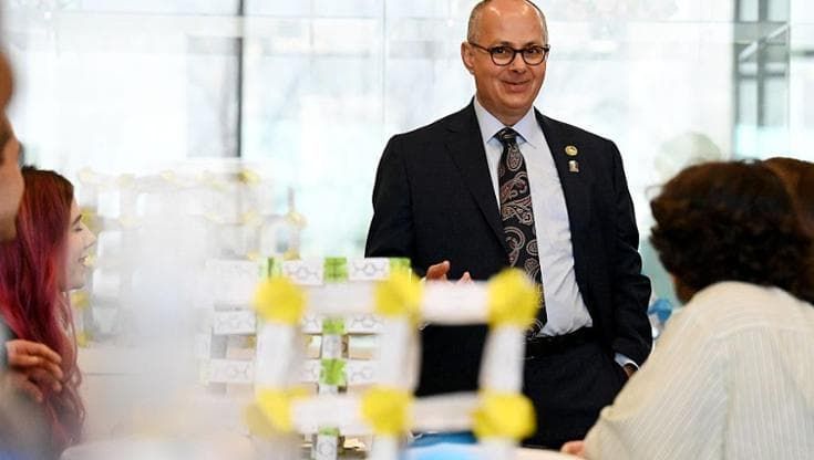 Il Nobel per la chimica Omar Yaghi lascia gli Usa e sceglie la Cina