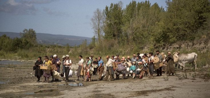 I contadini di Alice Rohrwacher: "In un film la mietitura, lo sputo nella ricotta, il finto prete"