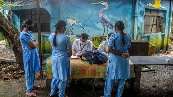 Coronavirus, studio: oltre la metà degli abitanti degli slum di Mumbai è stato contagiato