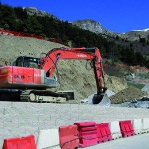 Sopralluogo di Balocco al cantiere del colle di Tenda: un muro della vergogna