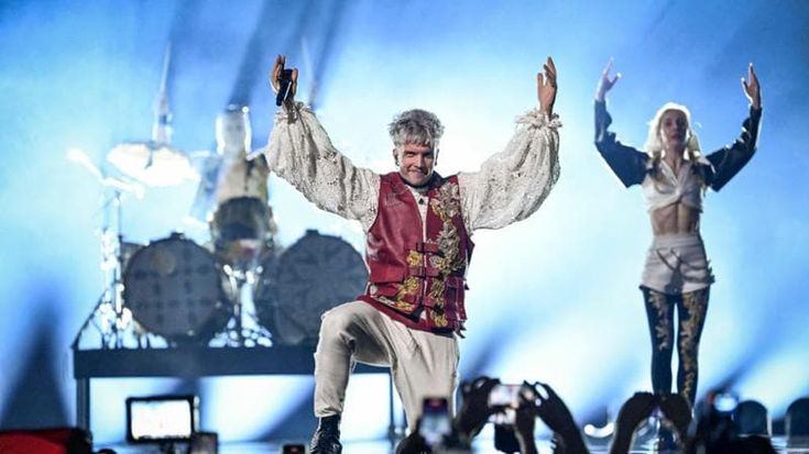 Botte a scuola, Ostia ma anche Treviso Eurovision, l’inglese di Baby Lasagna