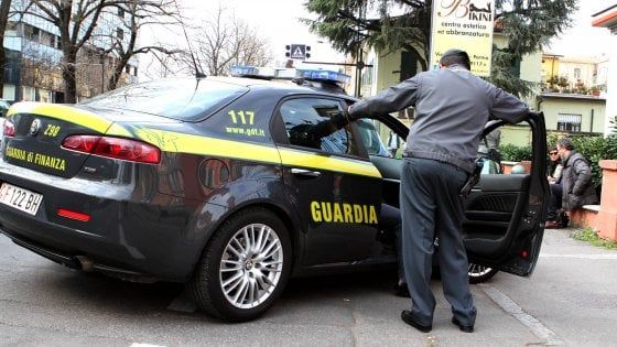 Scandalo assenteismo al Comune di Piacenza, 15 impiegati ora rischiano il licenziamento