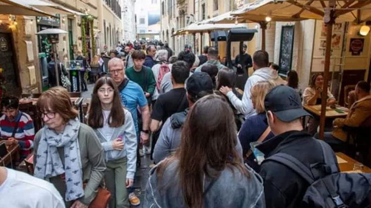 Il Comune vieta il dehor, ristoratore fa ricorso. Il Tar: “Sì ai tavolini davanti al Colosseo”