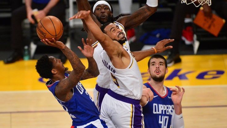 Basket, pre-season Nba: i Lakers vincono ancora, debutto per James e Davis