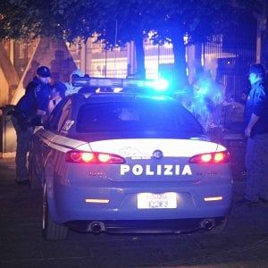 Piacenza, camion come ariete: ladri rubano super car dal concessionario