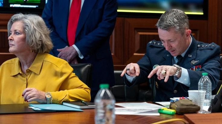Corna, ripicche e cappellino rosso Maga: la war room del trumpismo