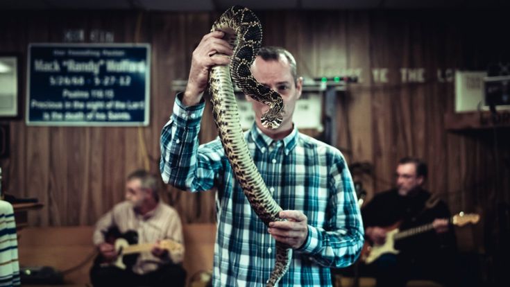 Nel nome di un Dio, con la forma di serpente