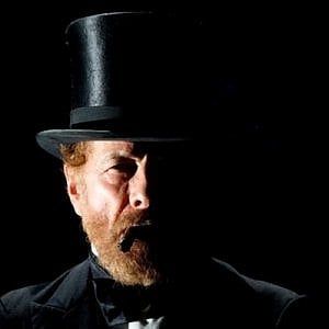 Firenze, il Pirandello di Lavia conquista il Niccolini