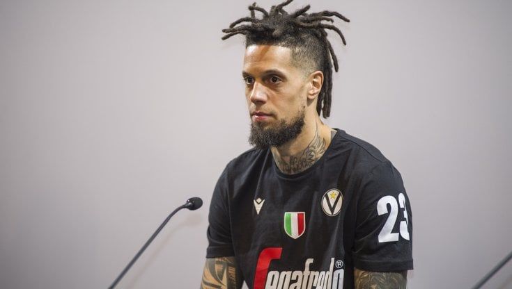 Basket, il rilancio di Bologna: Hackett e Shengelia per far tremare Milano