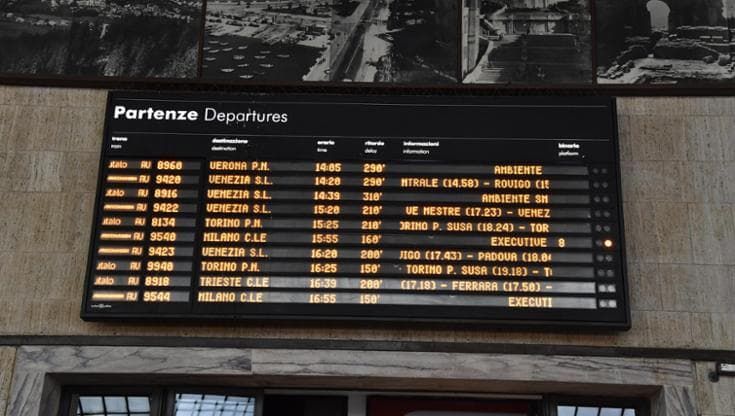 Treni, ritardi di un’ora sull’Alta Velocità per una persona sui binari a Firenze
