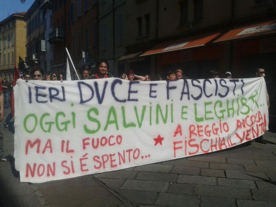 Corteo contro Salvini a Reggio:<br />"I centri sociali? Pezzenti, gentaglia"