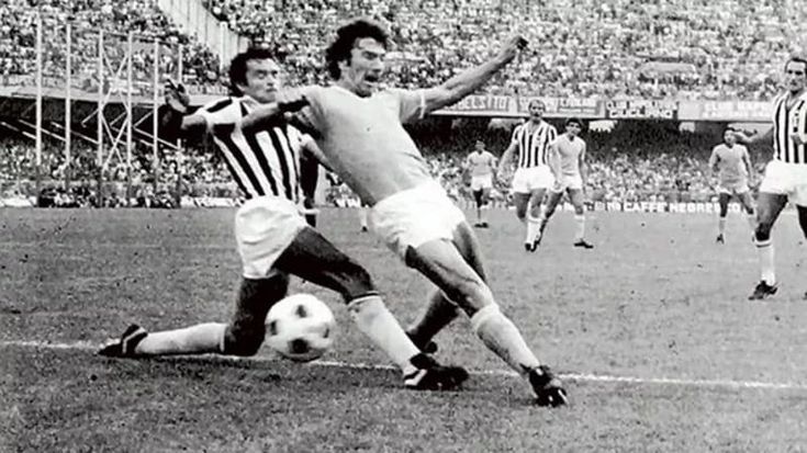 Beppe Savoldi, è morto l’ex attaccante di Bologna e Napoli. Famosa la sua cessione per due miliardi