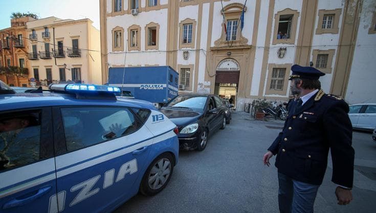 Palermo, attestati di morte pure ai vivi: indagati per corruzione medici e impresari funebri