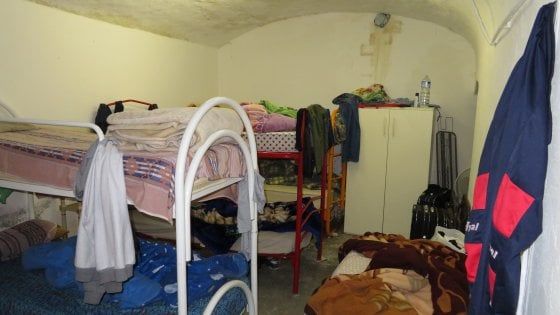 Prato, sequestrato un fondo usato come dormitorio