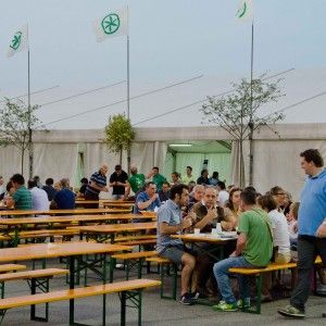 Provocazione anti euro della Lega, alla festa di Arcore la cena si pagher&agrave; in lire