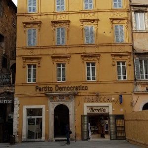 A Perugia la "guerra dei rossi": Pd ed ex Ds in lite per la sede storica