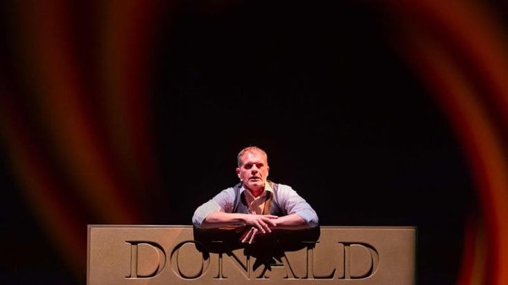 Stefano Massini in scena: “Vi svelo chi è Trump prima della Casa Bianca”