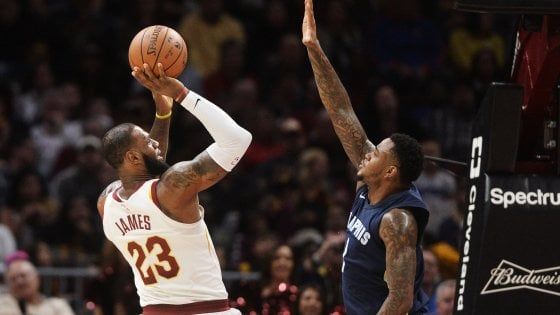 Basket Nba: Boston non si ferma, LeBron trascina Cleveland