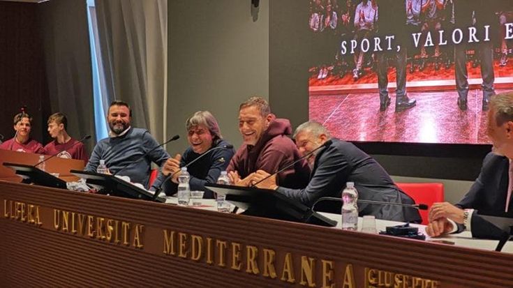 Totti: “Chanel ha dovuto guadagnarsi tutto da sola. Antonio Cassano? Meglio di come sembra”