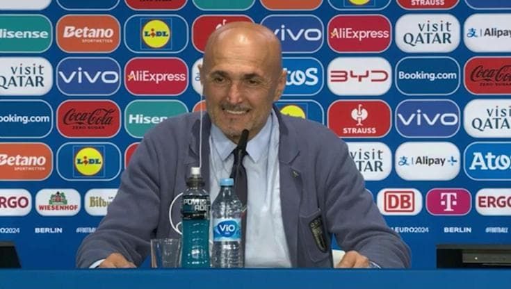 "L'Italia una Panda, la Svizzera una Ferrari". Spalletti risponde così alla provocazione del giornalista svizzero