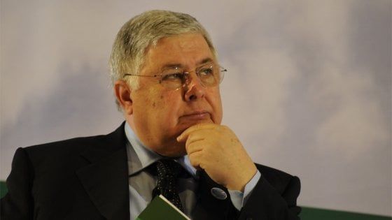Elezioni in Calabria, l'imprenditore Pippo Callipo si candida. Zingaretti: "Il Pd lo sostiene"