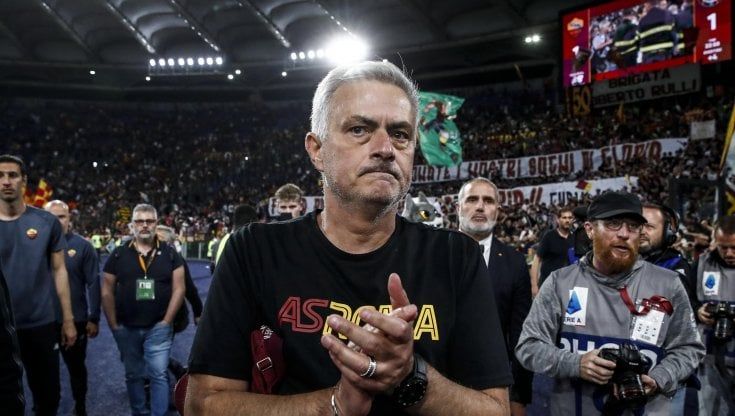Finale di Conference, i maxischermi portano sfortuna alla Roma? I Friedkin rispondono "no" e aprono l'Olimpico 