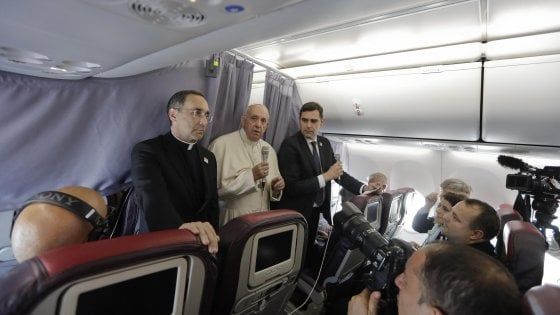 Papa Francesco: "Un politico non deve mai seminare odio e paura, ma speranza"