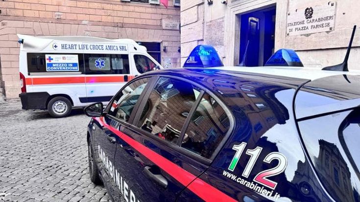Picchiato per aver usato il ventaglio, identificati e denunciati per omofobia tre diciassettenni