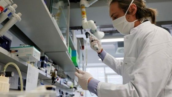 Coronavirus, tutti a caccia di anticorpi