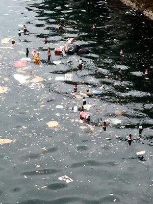 Bottiglie di birra in mare e per strada, a Bari scempio dopo San Nicola