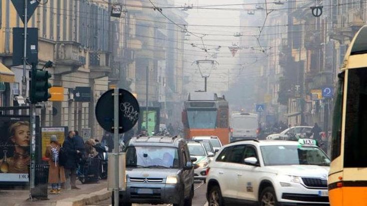 Smog, Pm10 oltre la soglia per 2 giorni consecutivi: a Milano, Monza e Cremona scattano i divieti