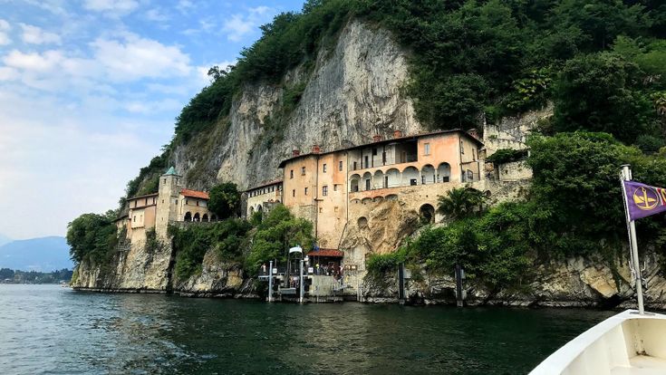 Sulle rapide acque del Lago Maggiore