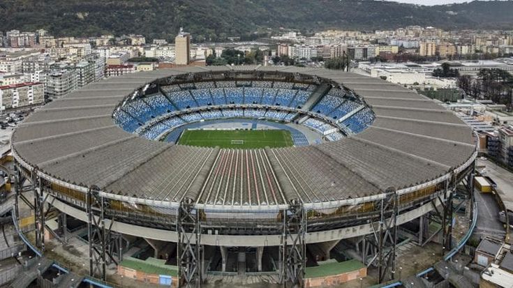 Euro 2032, per Napoli c’è solo il Maradona: lo stadio di De Laurentiis candidato pro forma