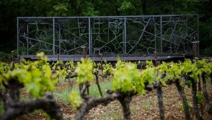 Bob Dylan espone in un castello in Francia la sua prima opera d'arte