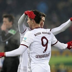 Bundesliga, il Bayern vince in rimonta. Lewandowski stende il Friburgo