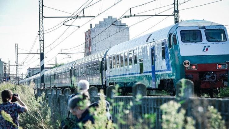 Nessun annuncio per il cambio di binario: pendolari diretti a Viterbo lasciati a terra a Trastevere