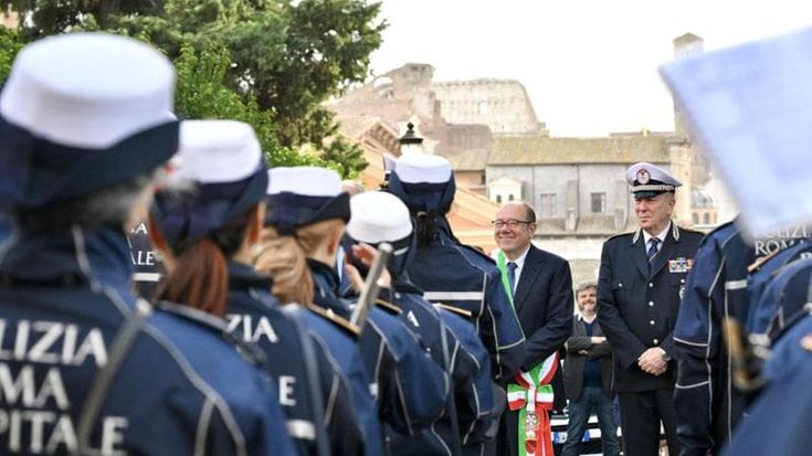 La giornata di Carlo Verdone sindaco nelle periferie: “Qui c’è tanta umanità”