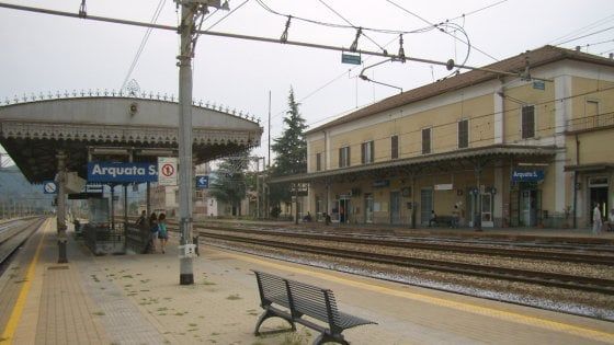 Due cani sui binari azzannano due agenti e il capostazione ad Arquata Scrivia: denunciato il proprietario
