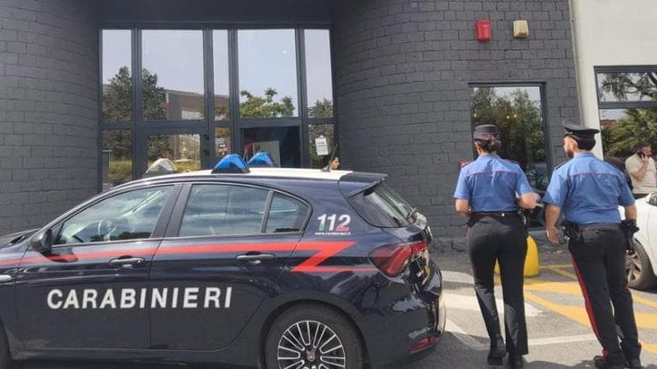 La lite per la panca in sala pesi, poi la coltellata: fermato un 53enne per tentato omicidio