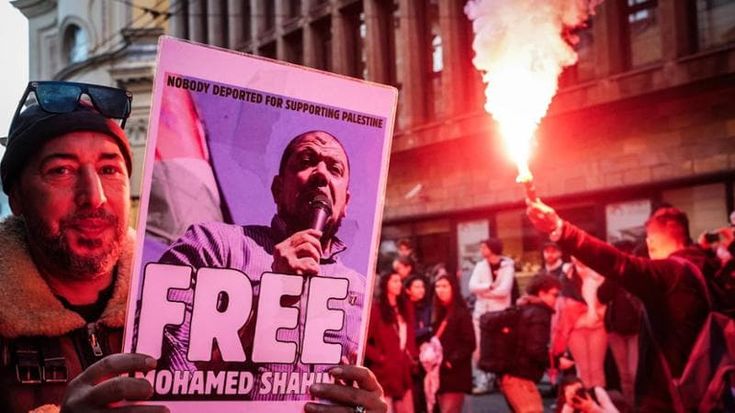 “Stop alle deportazioni”, a Torino corteo per la liberazione dell’imam Shahin